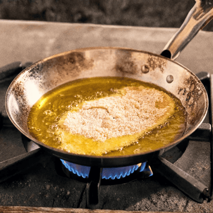"Las Tres Marías" — Dos para cocinar, una para rematar