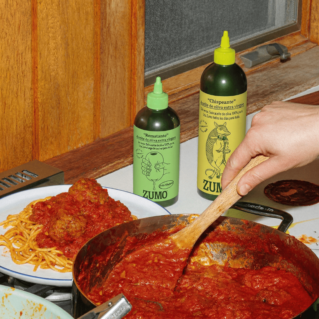 "Las Tres Marías" — Dos para cocinar, una para rematar